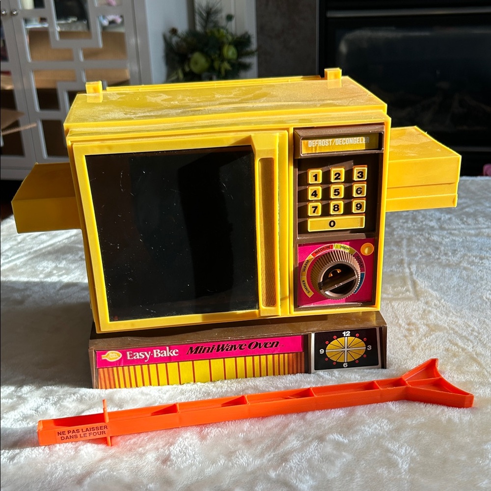 Vintage 1981 Easy Bake Oven
